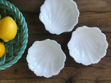 Load image into Gallery viewer, Vintage Shell Dishes