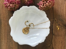 Load image into Gallery viewer, Vintage Shell Dishes