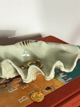 Load image into Gallery viewer, Clam Shell Dish