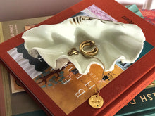 Load image into Gallery viewer, Clam Shell Dish