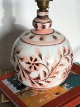 Load image into Gallery viewer, Pink pottery lamp