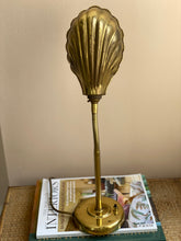 Load image into Gallery viewer, Brass Clam Shell Lamp