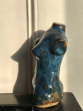 Load image into Gallery viewer, Pottery Bust