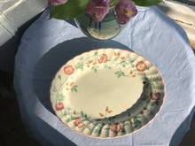 Load image into Gallery viewer, Scalloped Serving Platter
