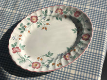 Load image into Gallery viewer, Scalloped Serving Platter
