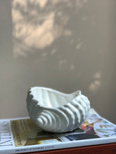 Load image into Gallery viewer, Ceramic Conch Shell
