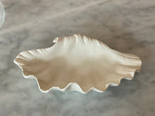 Load image into Gallery viewer, Ceramic Clam Shell
