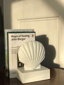 Seashell bookends