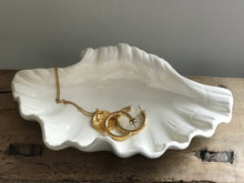 Load image into Gallery viewer, Ceramic Clam Shell
