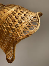 Load image into Gallery viewer, Waved Rattan Shade
