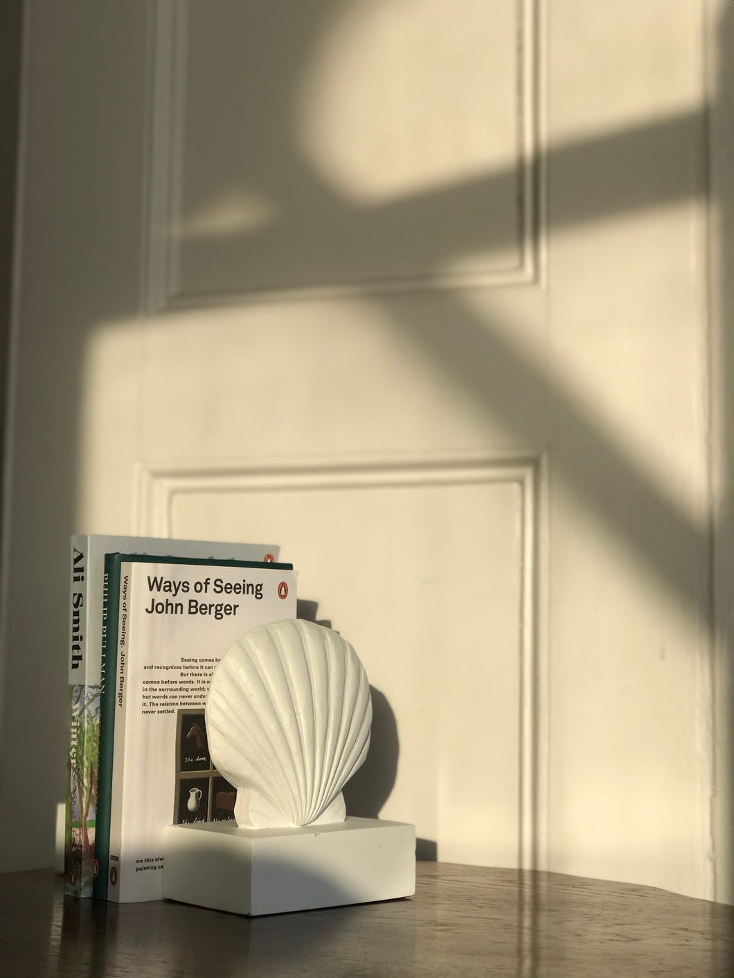 Seashell bookends